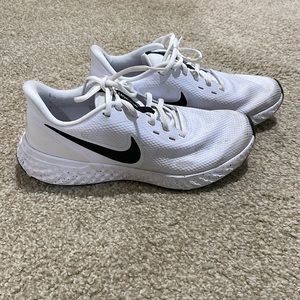 Nike revolution size 9.5